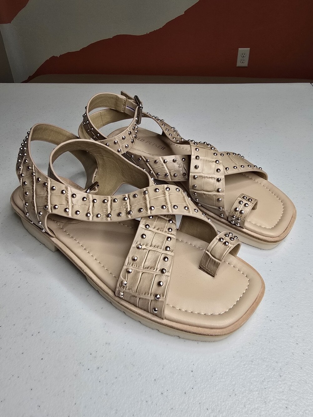 Donald Pliner THALITA Tan Croco Embossed Leather Sandals Women's 8 NWOT